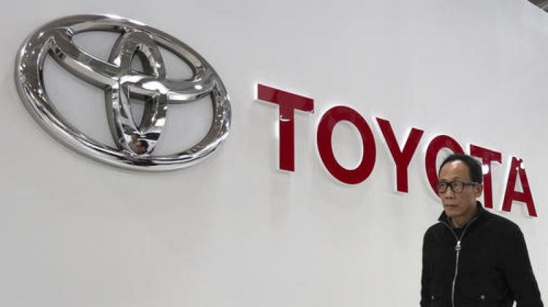 Toyota Motor Corporation's quarterly sales rose 4 per cent to 7.6 trillion yen (USD 70 billion), compared to the previous year.