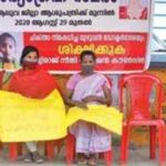 Nandini, mother of three-year-old Prithviraj, who died after swallowing two coins, protesting outside the Aluva Taluk Hospital on Tuesday