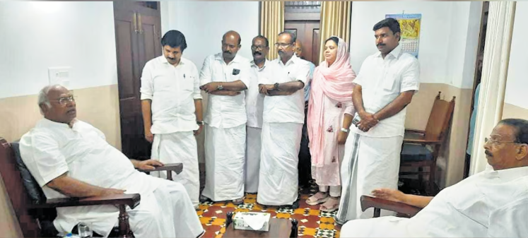 State Congress chief K Sudhakaran interacts with party national president Mallikarjun Kharge at AVS Ayurveda Hospital in Kottakkal on Sunday
