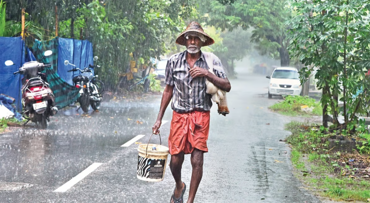 A fisherman returns home after work amid heavy rain on Wednesday. A scene from Veliyathanparambu near Nayarambalam